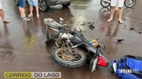 Acidente entre carro e motocicleta mobiliza SAMU e PM no centro de Santa Helena Acidente entre carro e motocicleta mobiliza SAMU e PM no centro de Santa Helena