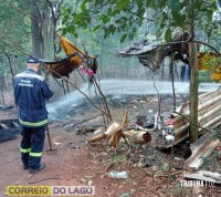 Incêndio destrói abrigo improvisado em área de mata da Itaipu Binacional em Santa Helena Incêndio destrói abrigo improvisado em área de mata da Itaipu Binacional em Santa Helena
