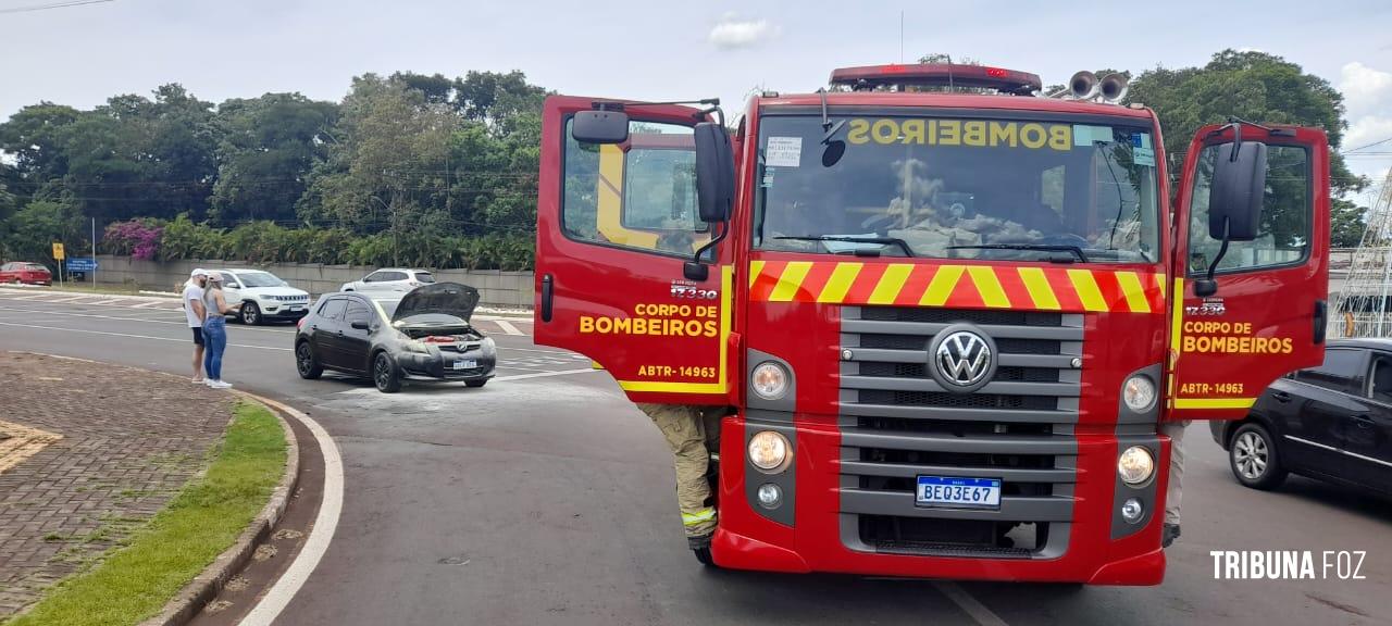 Bombeiros são acionados após incêndio a veículo defronte ao Shopping Catuaí