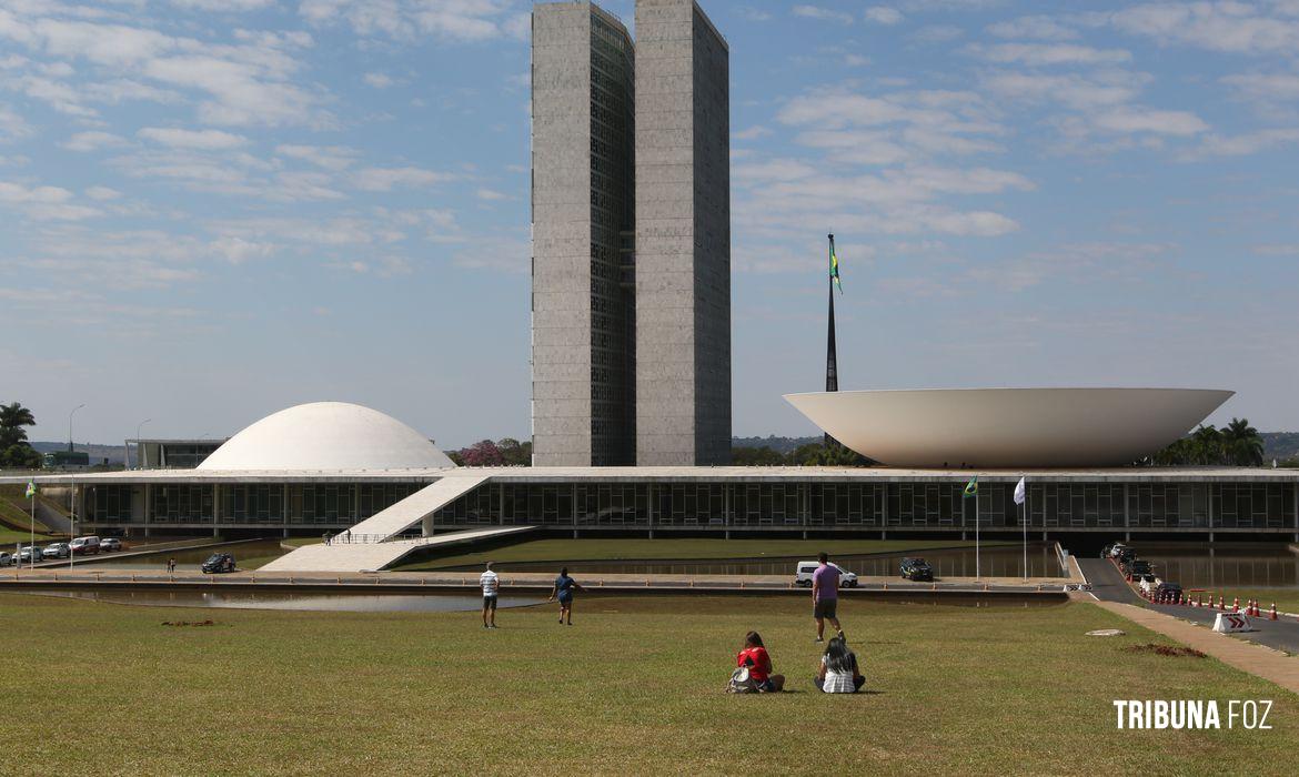 Congresso promulga reajustes para parlamentar, ministro e presidente