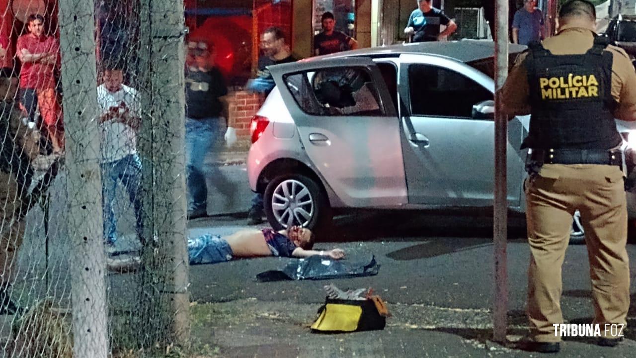 Jovem é morto a tiros dentro do veículo na Av. JK