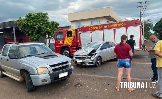 Veículos colidem no perímetro urbano da PR-317 em Santa Helena