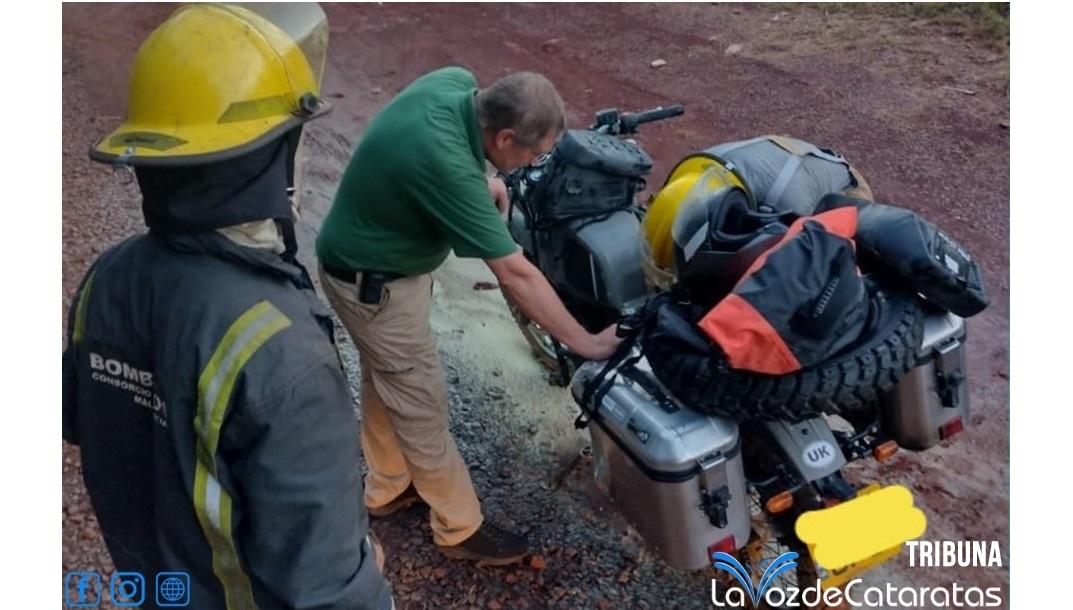 Turista americano sofre principio de incêndio em sua moto em Puerto Iguazú