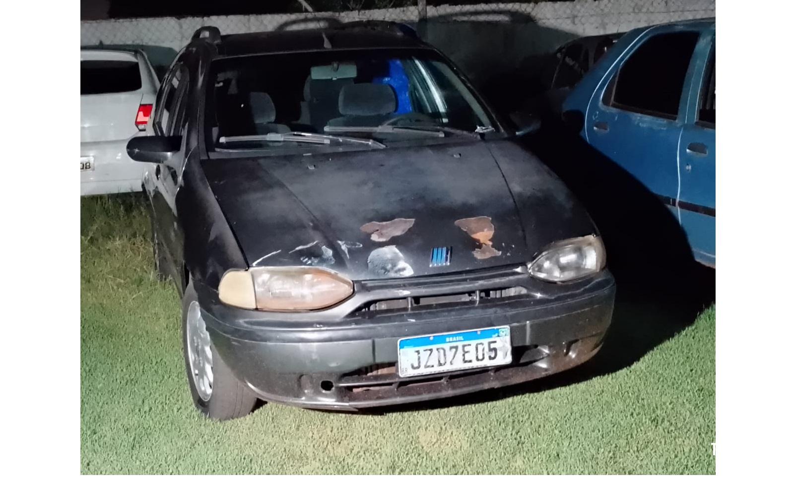 Carro roubado foi recuperado pelo CHOQUE no Bairro Campos do Iguaçu