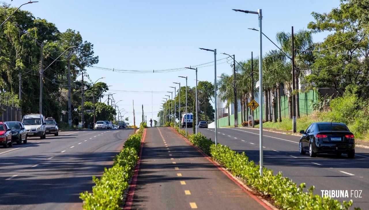 Ciclofaixa da Avenida General Meira recebe iluminação de LED