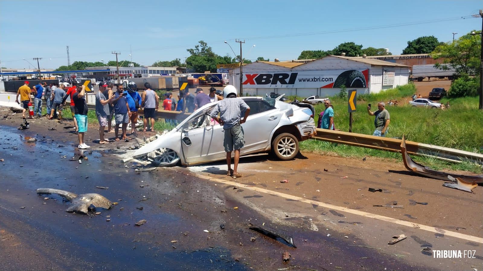 Grave acidente deixa duas pessoas mortas na BR-277 no Bairro Três Lagoas