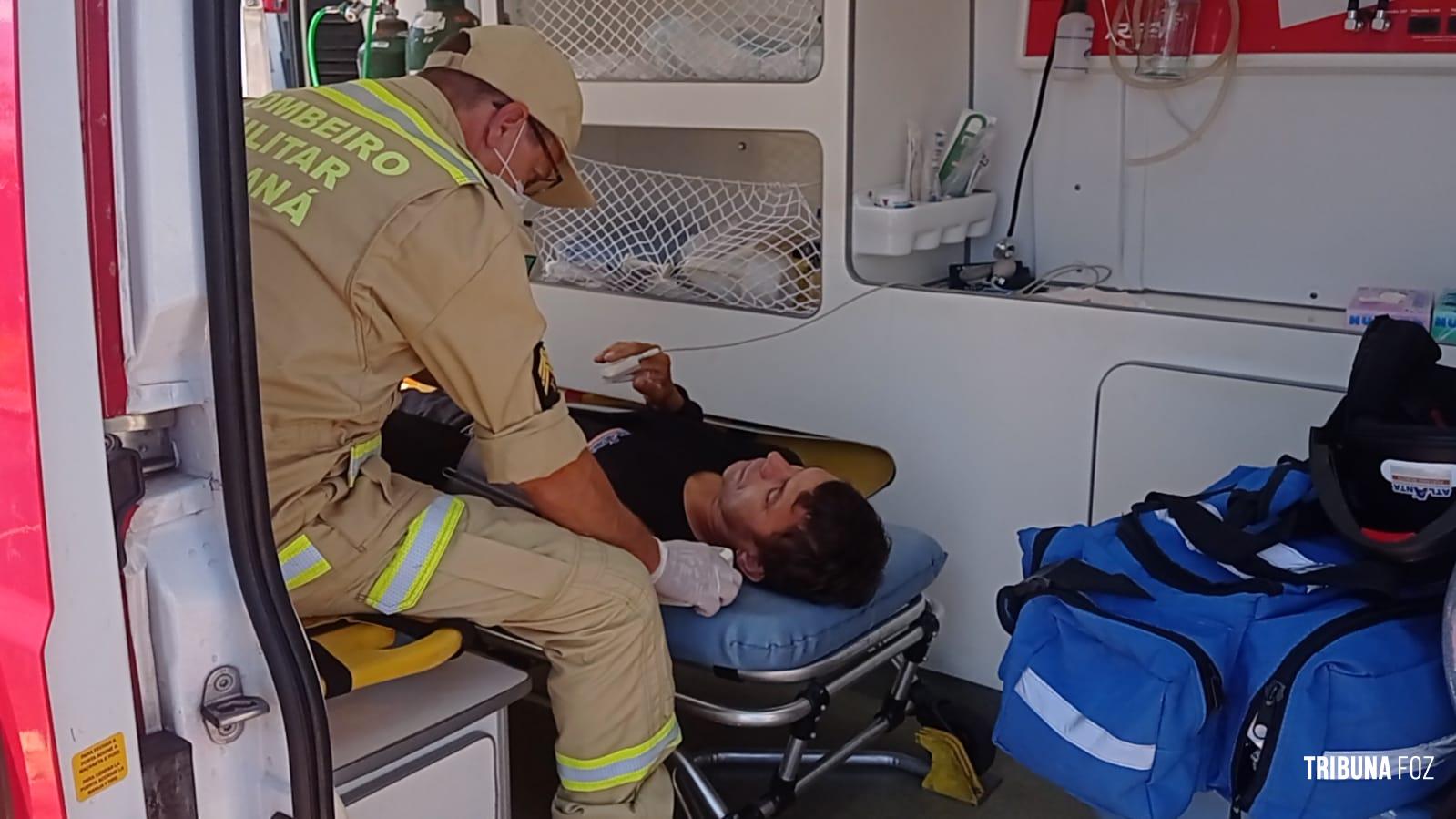 Motociclista é socorrido pelo Siate após colisão na Av. General Meira