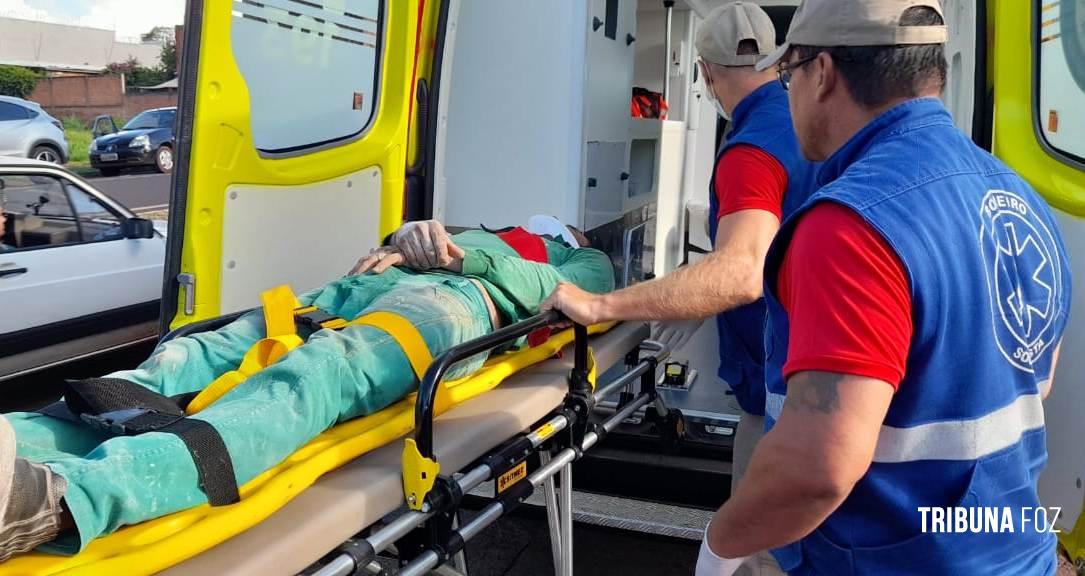 Motociclista é socorrido pelo Siate após colisão na Av. Javier Koelbel