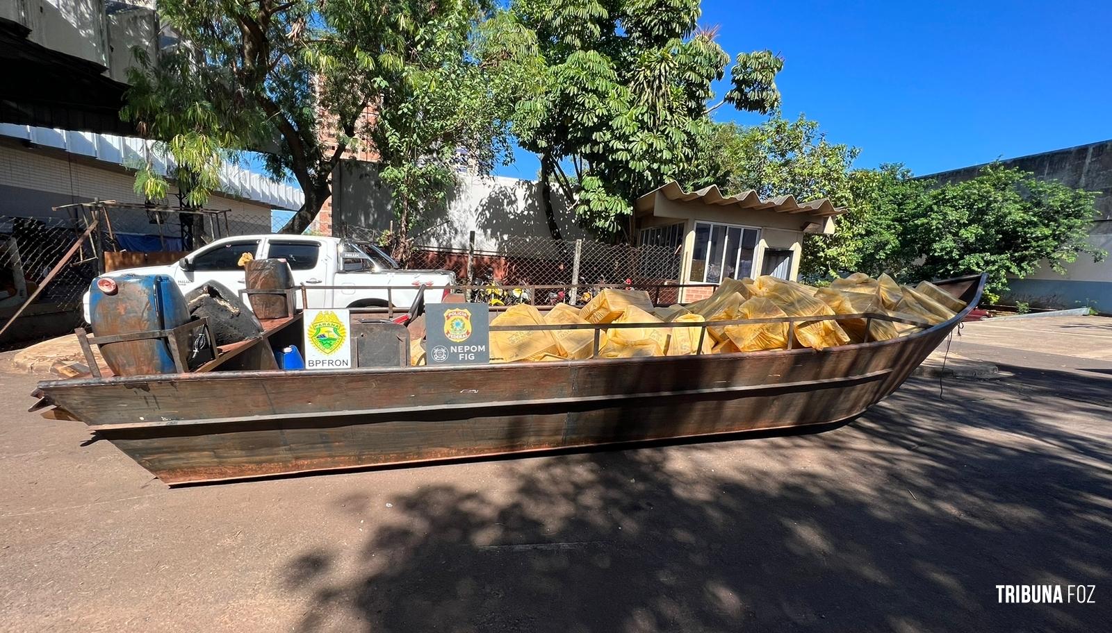 PM, PC e PF apreendem barco com 50 mil pacotes de cigarros no Lago de Itaipu