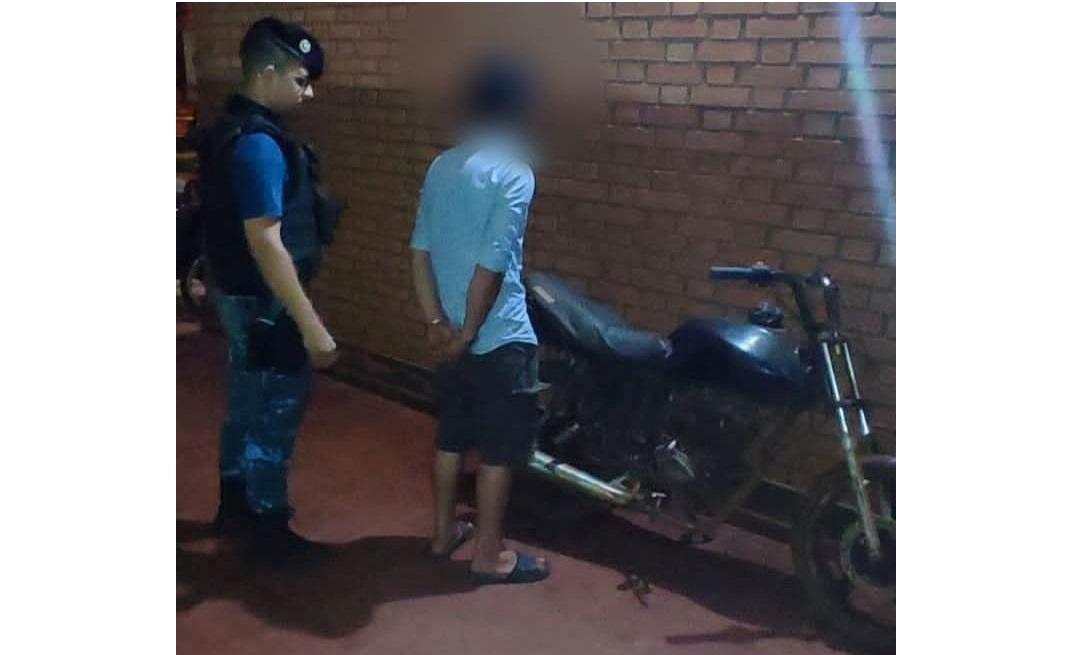 Policia prende motociclista com moto furtada em Puerto Iguazú