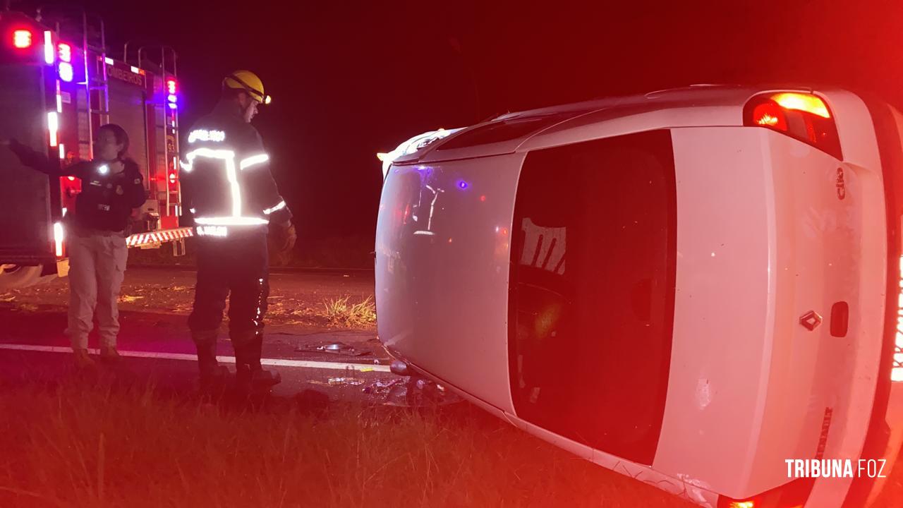 Bombeiros e PRF são acionados após capotamento durante a madrugada na BR-277