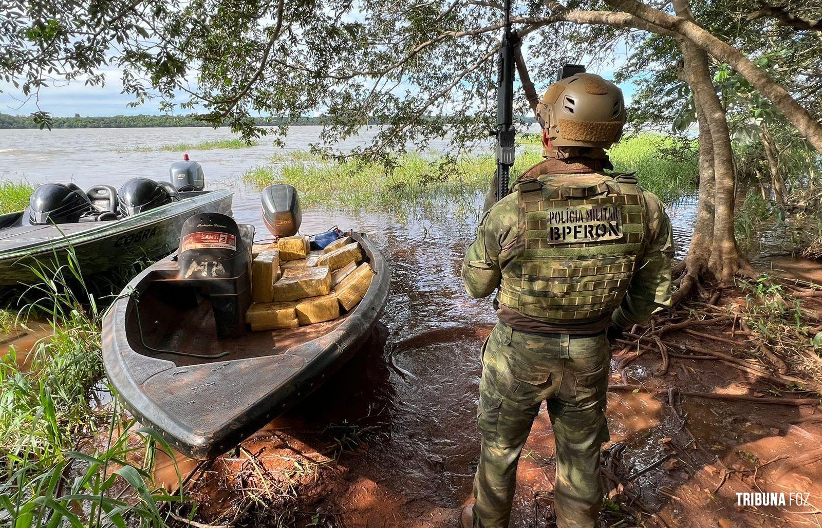 BPFRON e PF apreendem embarcação carregada com 1165 Kg de maconha em Pato Bragado