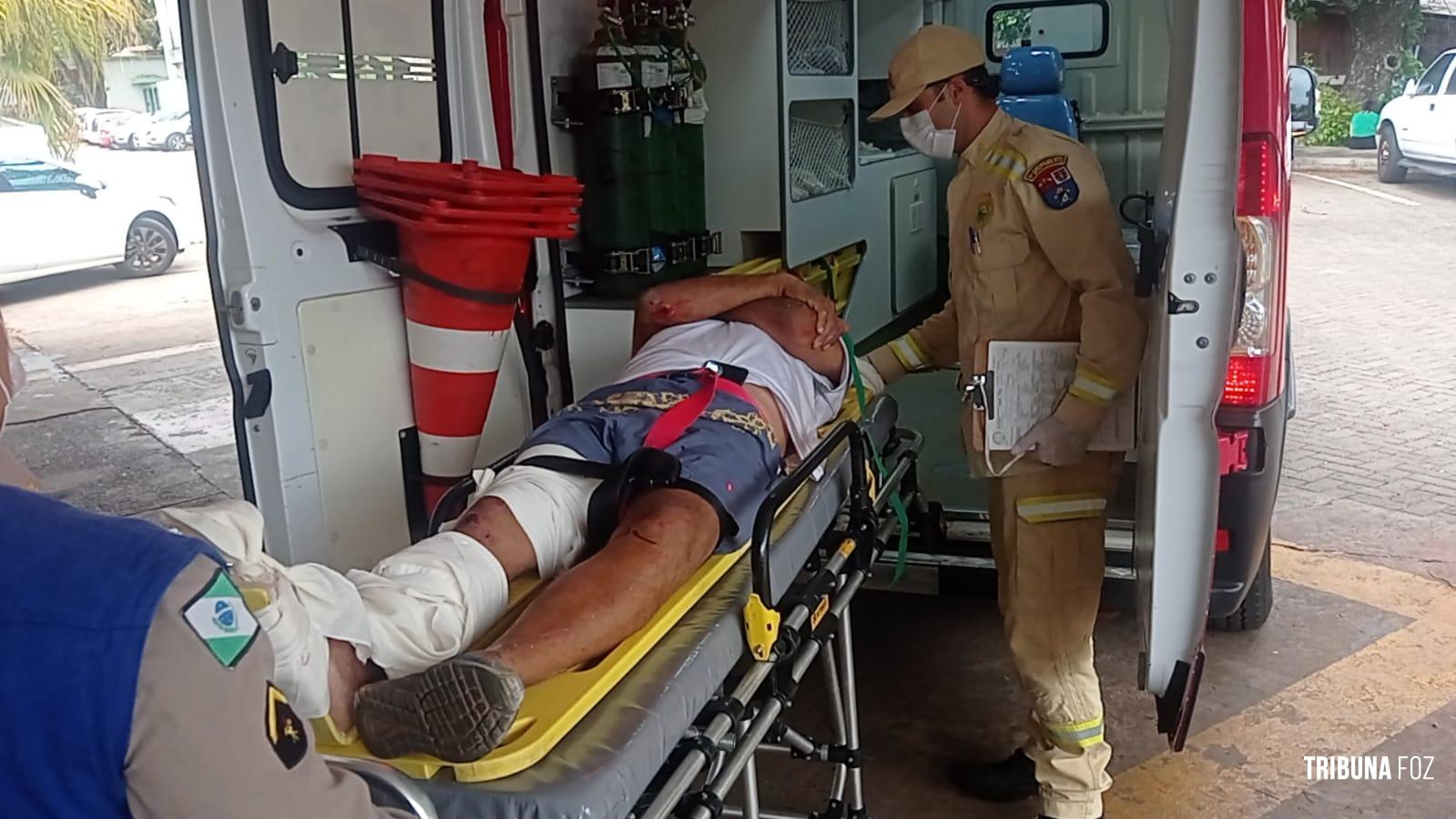 Motociclista é socorrido pelo Siate após ser fechado na Av. das Cataratas