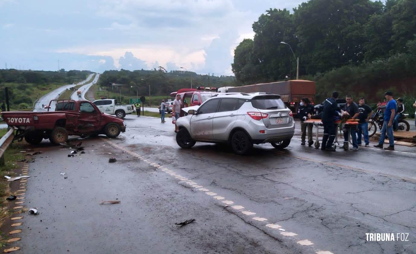 Dois veículos colidem na no Km 42 no Paraguai