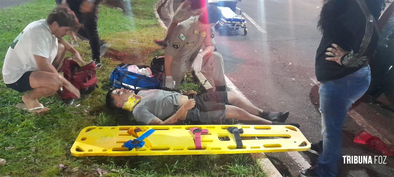 Motociclista é socorrido pelo Siate após colisão na Av. Paraná