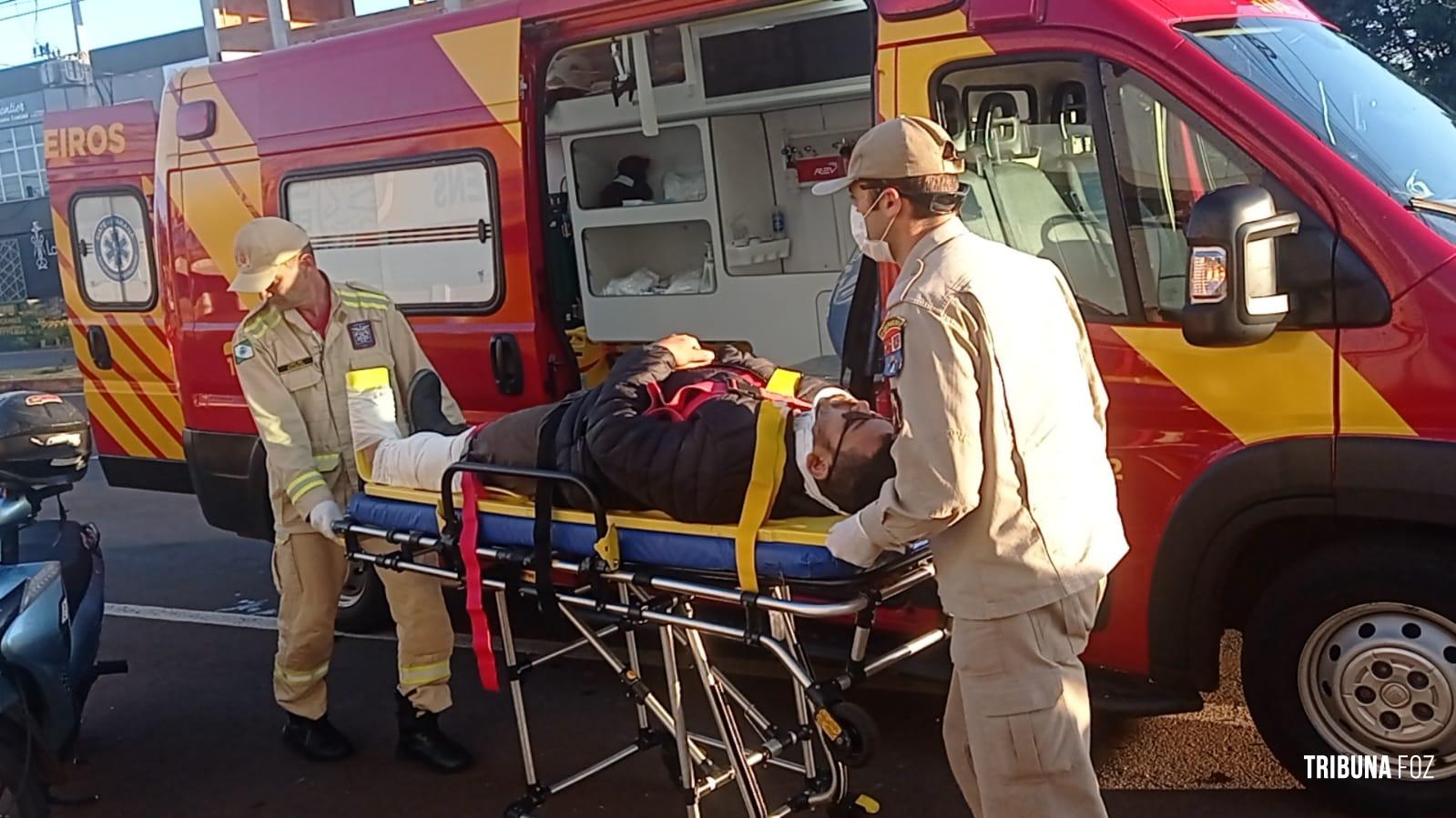 Motociclista é socorrido pelo Siate após colisão traseira na Av. Felipe Wandscheer