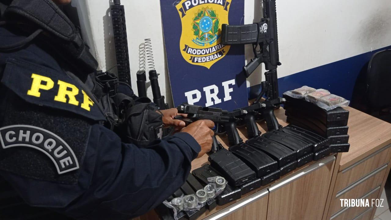 PRF prende condutor que transportava fuzil, pistolas e drogas em Céu Azul