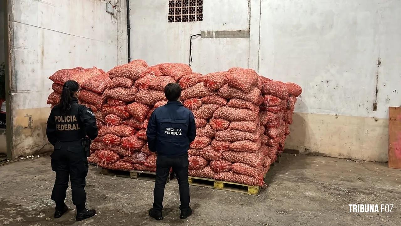 Trinta toneladas de alho e meia tonelada de doce de leite são apreendidas em Foz do Iguaçu