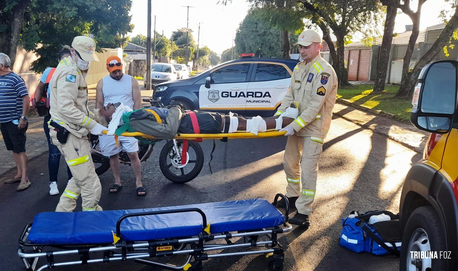 Motociclista é socorrido pelo Siate após colisão traseira no Porto Meira Motociclista é socorrido pelo Siate após colisão traseira no Porto Meira