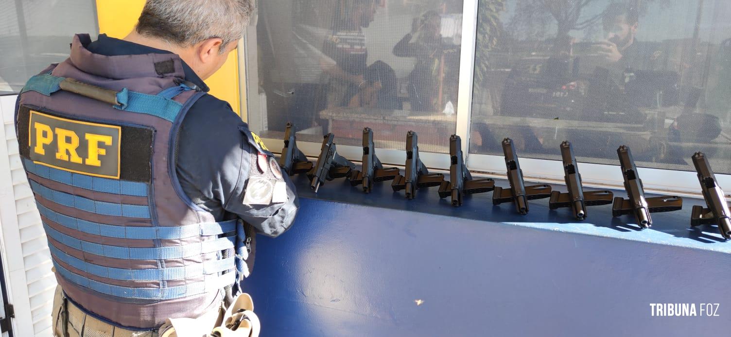 Mulher é presa pela PRF com 11 pistolas, carregadores e munições em Santa Terezinha de Itaipu