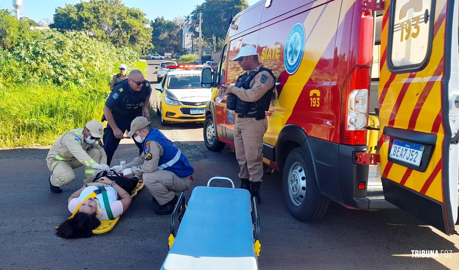 Siate socorre passageira da moto após colisão na Vila Yolanda