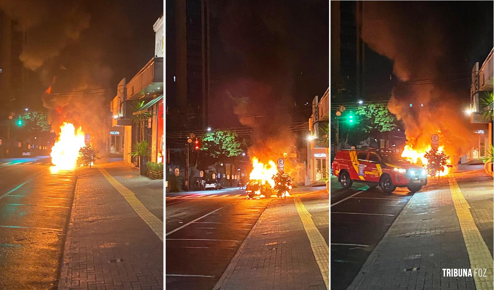 Veiculo fica completamente destruído após incêndio no centro de Foz do Iguaçu