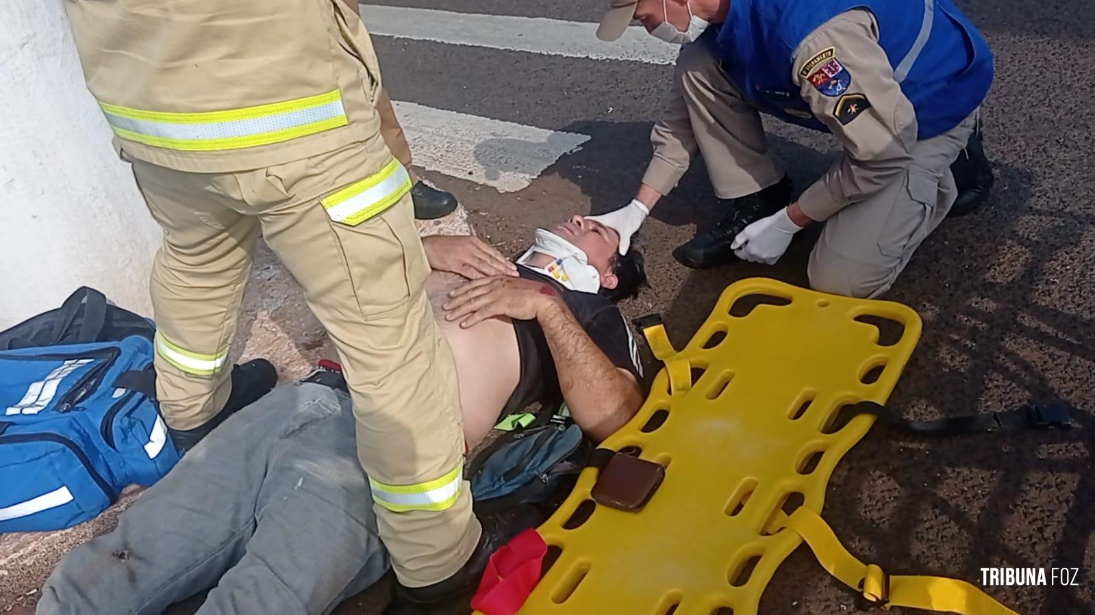 Motociclista paraguaio é socorrido pelo Siate após colisão na Av. das Cataratas