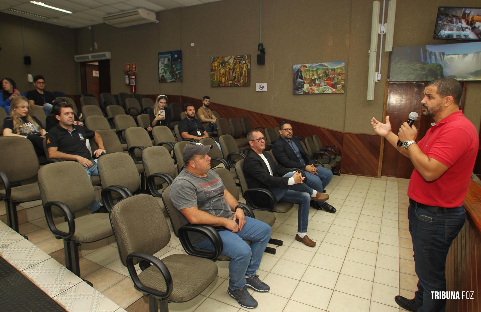 Presidente do Sindicato da Saúde explana questões do piso da enfermagem aos vereadores