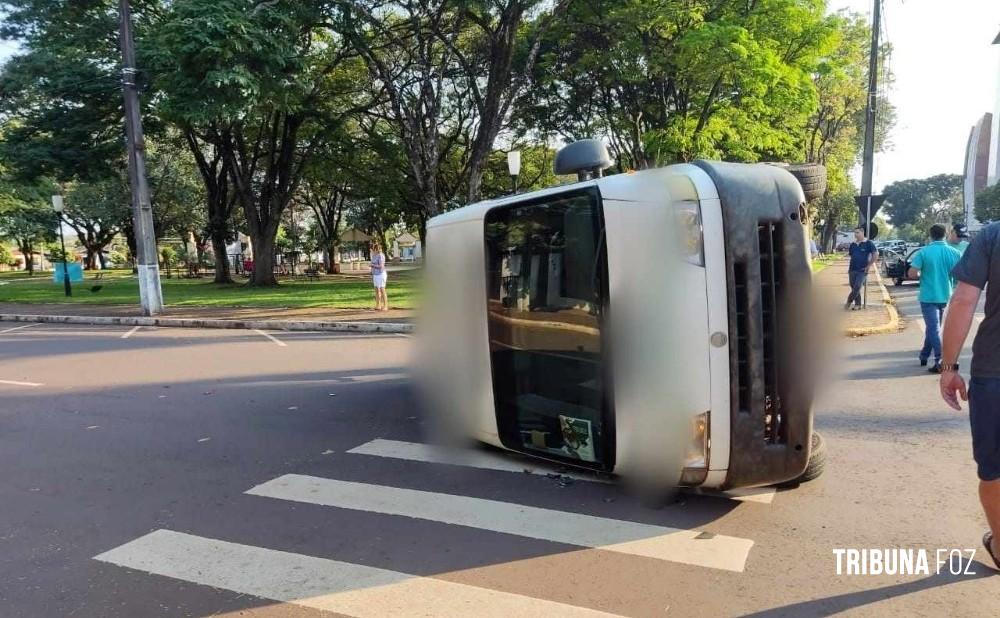 Colisão seguido de tombamento é registrado no centro de Marechal Cândido Rondon