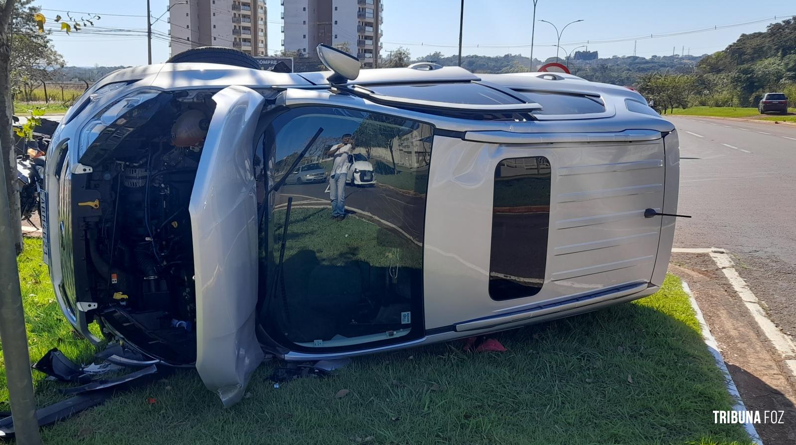 Condutor quase provoca uma tragédia após atravessar a via na Av. Paraná