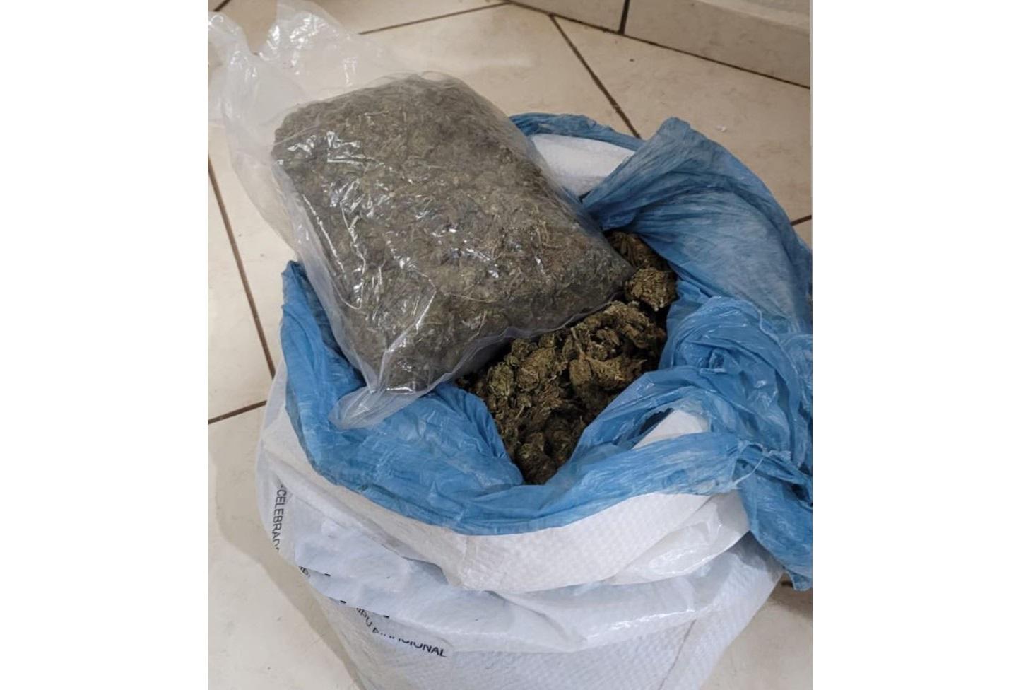 PM apreende 4,1 Kg de maconha na favela do Monsenhor Guilherme