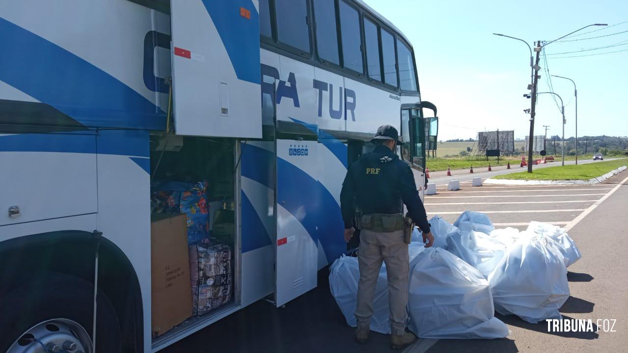 PRF apreende 1161 smartphones dentro de fundo falso em ônibus de turismo na BR-277 em Santa Terezinha de Itaipu 