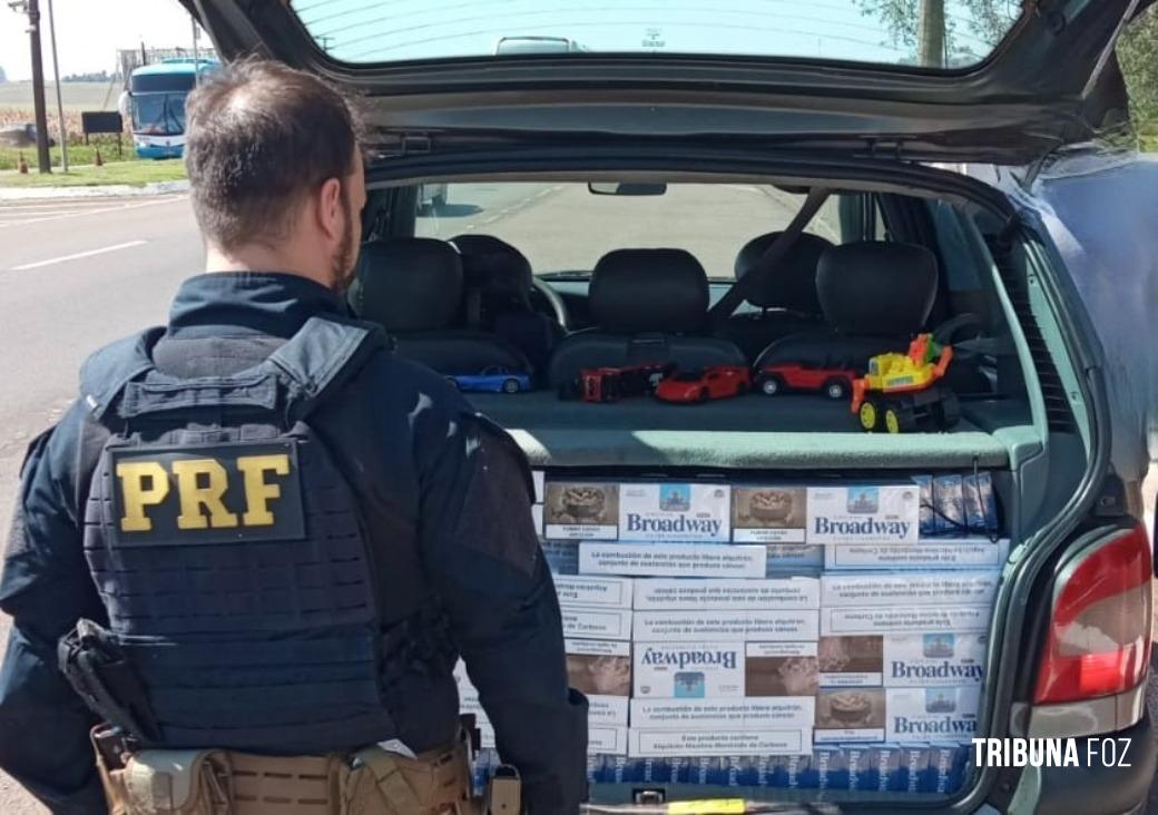 PRF flagra criança sendo transportada em carro recheado de cigarros em Santa Terezinha de Itaipu