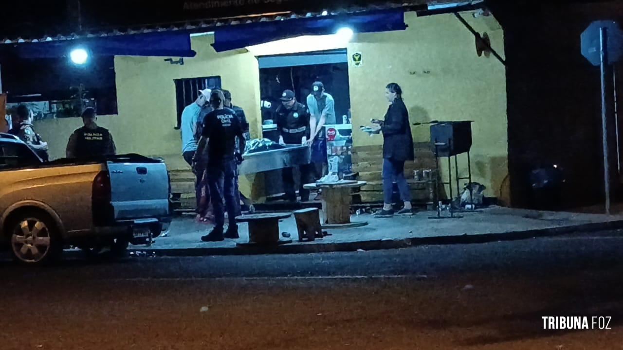 Um morto e outro ferido a tiros dentro de um bar na Vila Borges