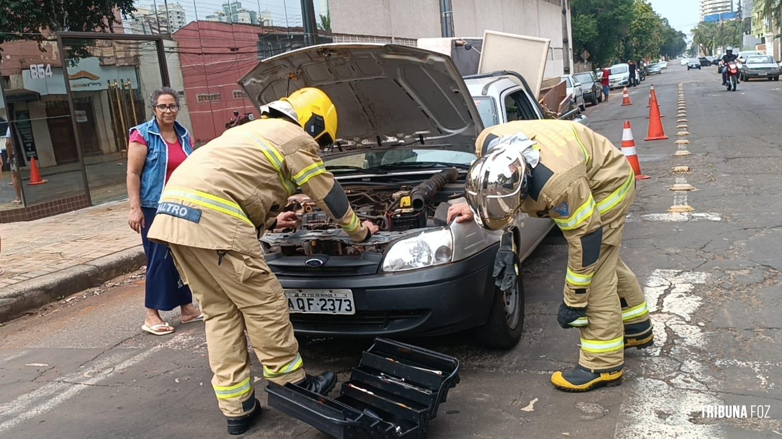 Bombeiros intervém em principio de incêndio veicular na Vila Maracanã