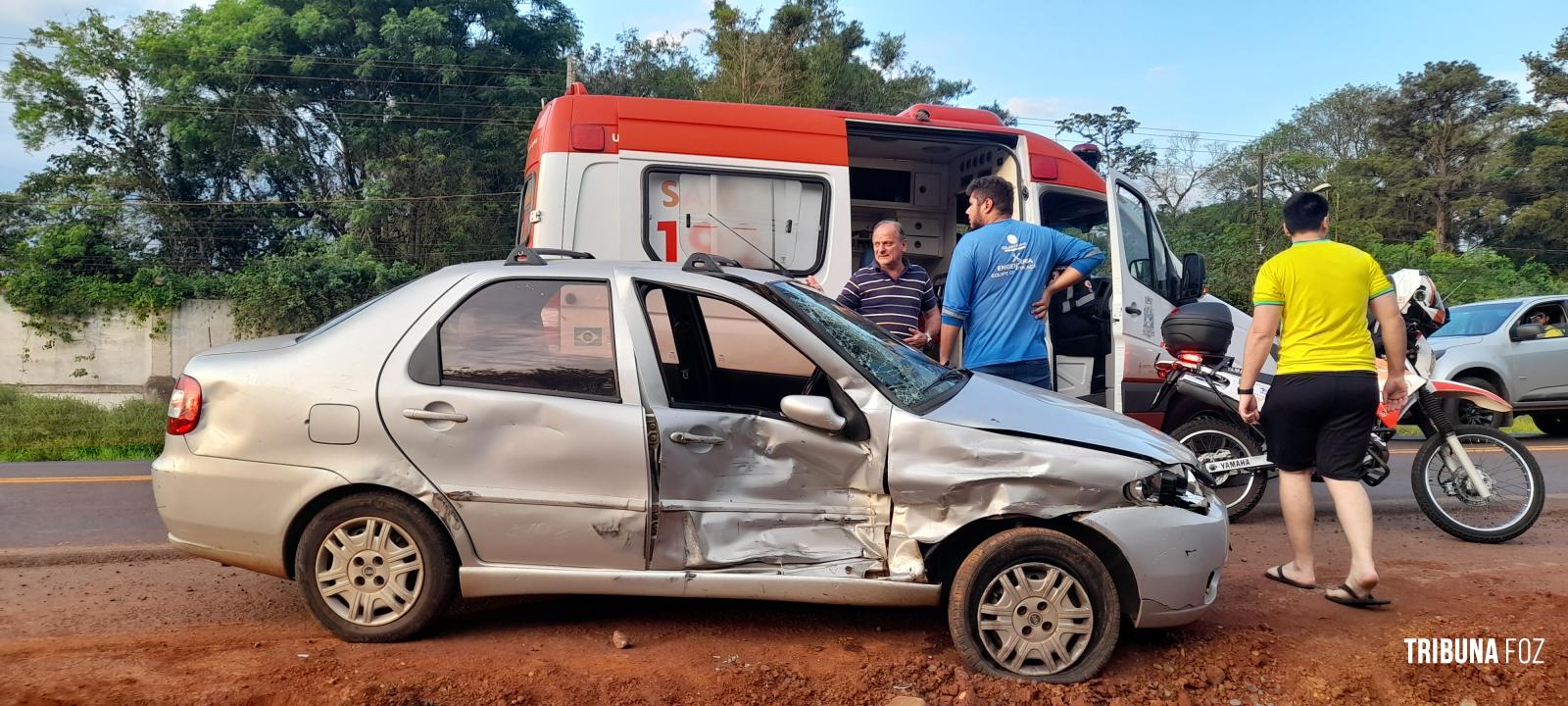 Condutor é socorrido pelo SAMU após colisão na Av. das Cataratas