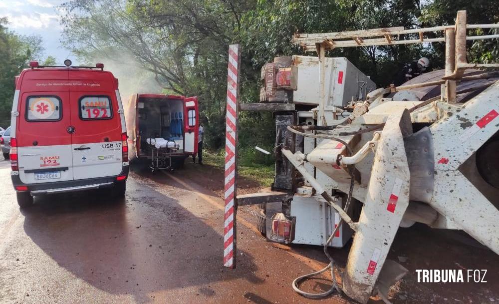 Homem fica ferido após tombar caminhão em Marechal Cândido Rondon