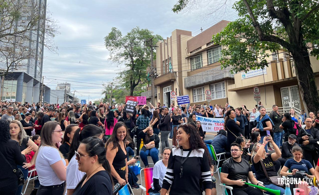 GREVE MANTIDA: Educadores municipais vão parar novamente no dia 16