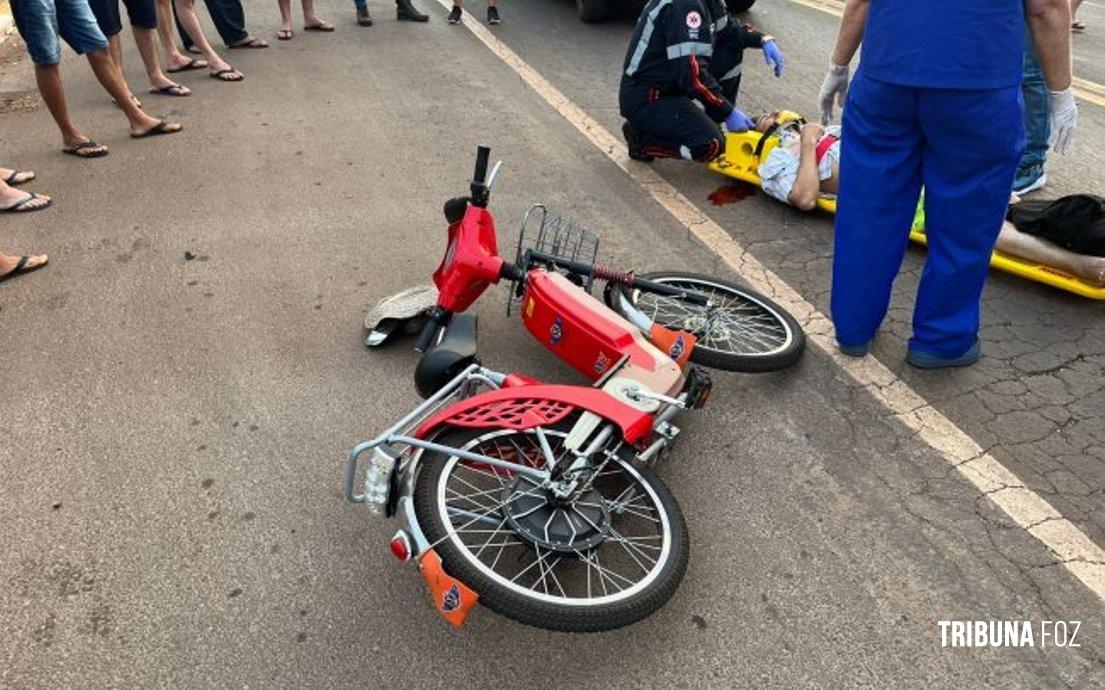 Homem em bicicleta elétrica fica ferido após colidir com carro próximo à rodoviária de Santa Helena