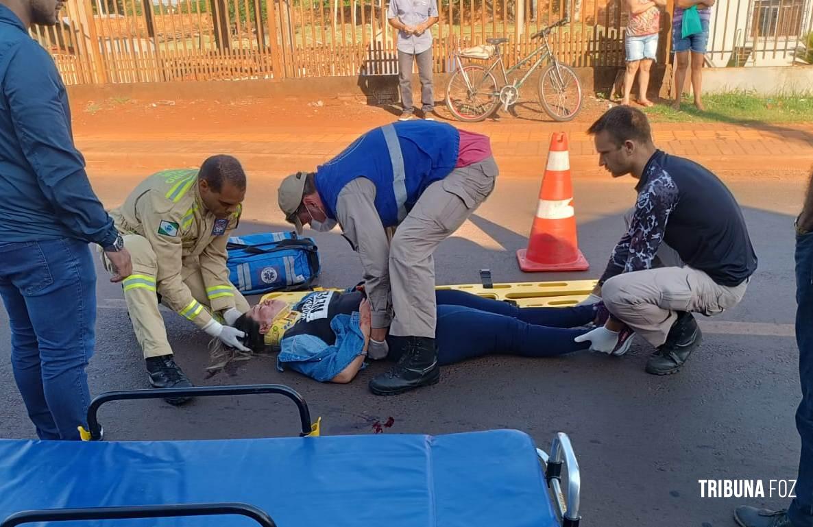 Motociclista é socorrida pelo Siate após colisão no Bairro Três Lagoas