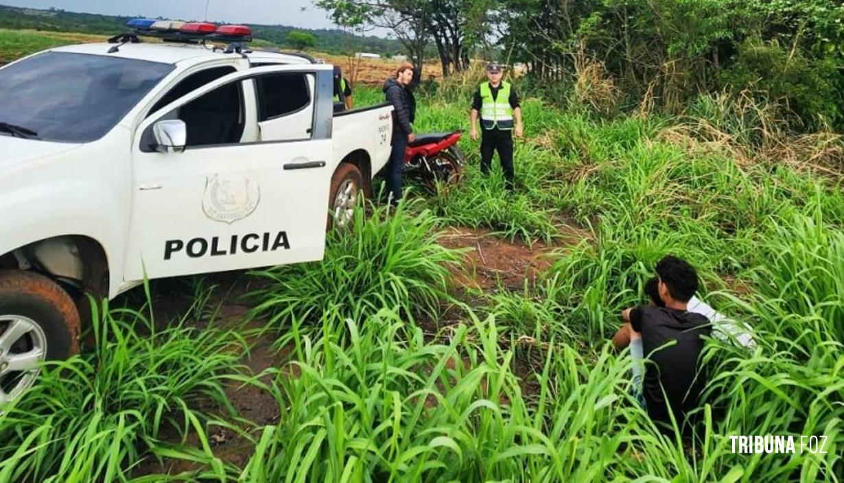 Policia prende dois ladrões quando desmontavam moto em Ciudad Del Este