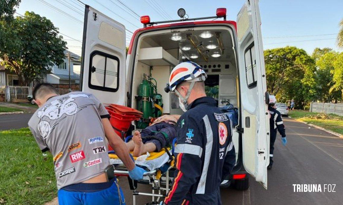 SAMU socorre motociclista ferido após colisão em cruzamento de avenidas em Santa Helena