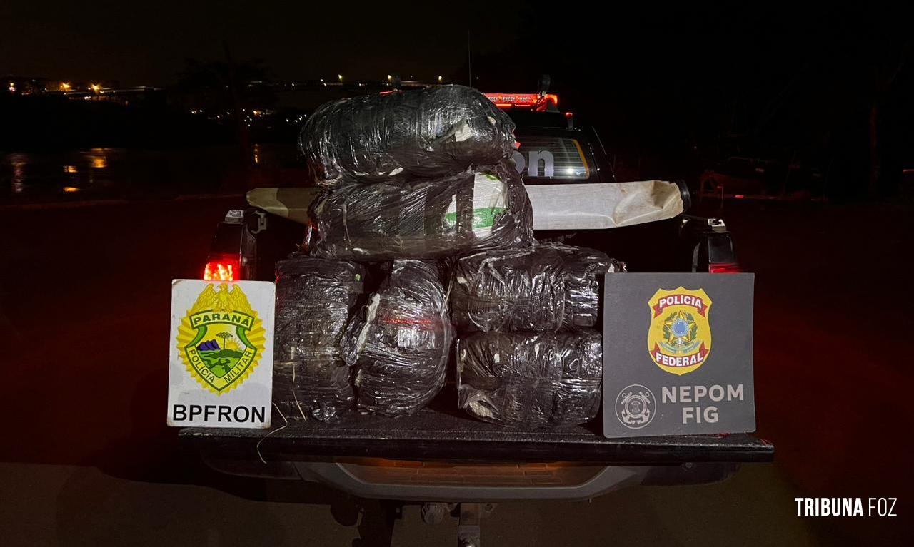 Federais do NEPOM e do BPFRON apreendem 60 Kg de maconha tipo capulho em embarcação no Rio Paraná