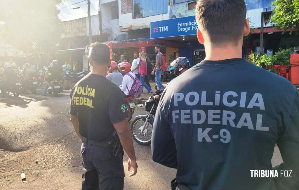 Policia Federal e órgãos municipais realizam operação de fiscalização de motos nas imediações da aduana da Ponte da Amizade