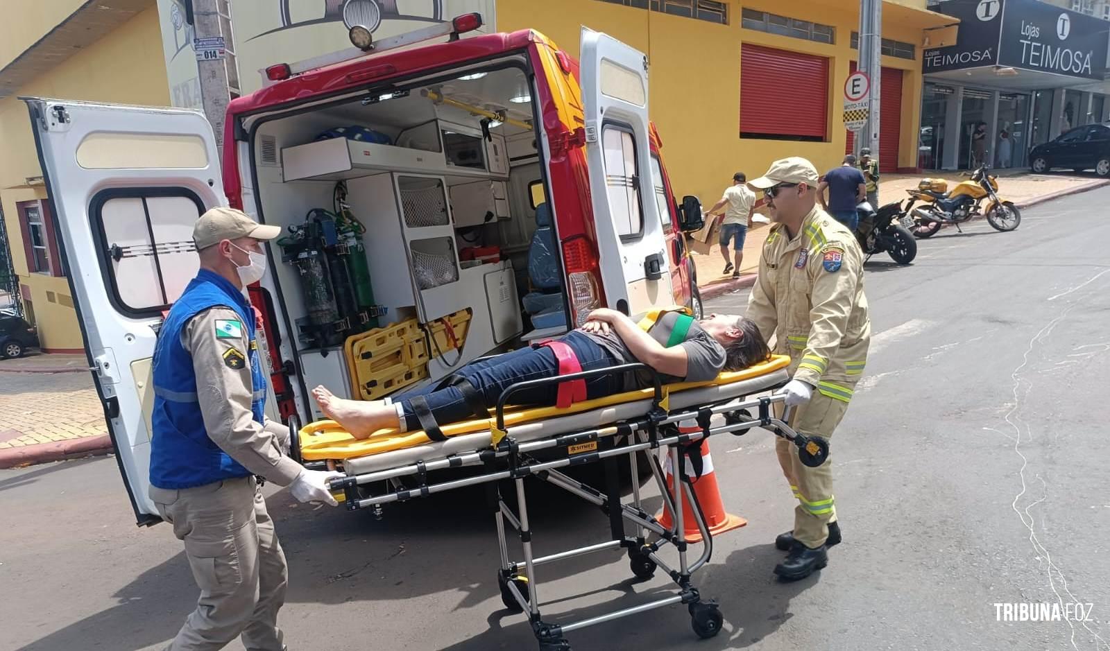 Passageira de moto é socorrida pelo Siate após queda de moto na Vila Portes