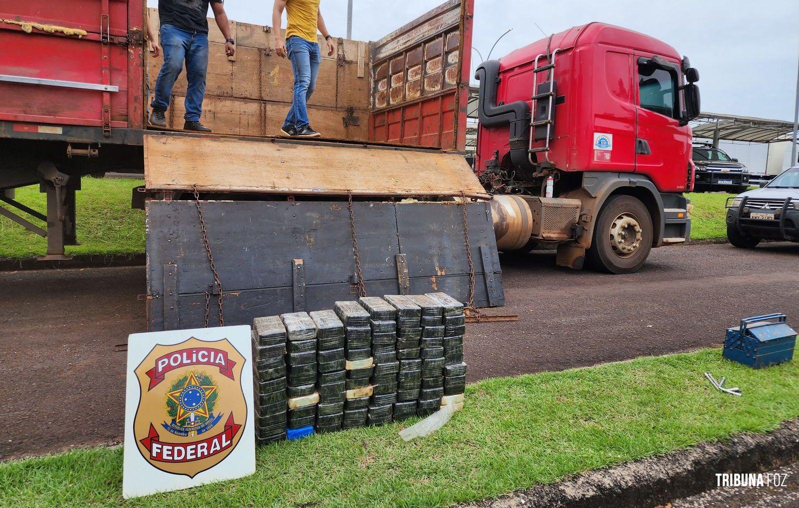 Policia Federal apreende crack e cloridrato de cocaína em fundo falso de carreta em Céu Azul