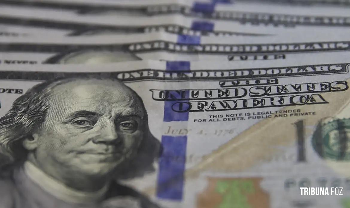 Dólar cai para R$ 4,85 e atinge menor valor do ano