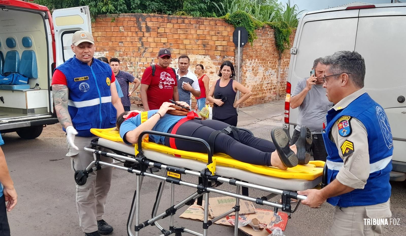 Motociclista é socorrida pelo Siate após colisão no Porto Meira Motociclista é socorrida pelo Siate após colisão no Porto Meira