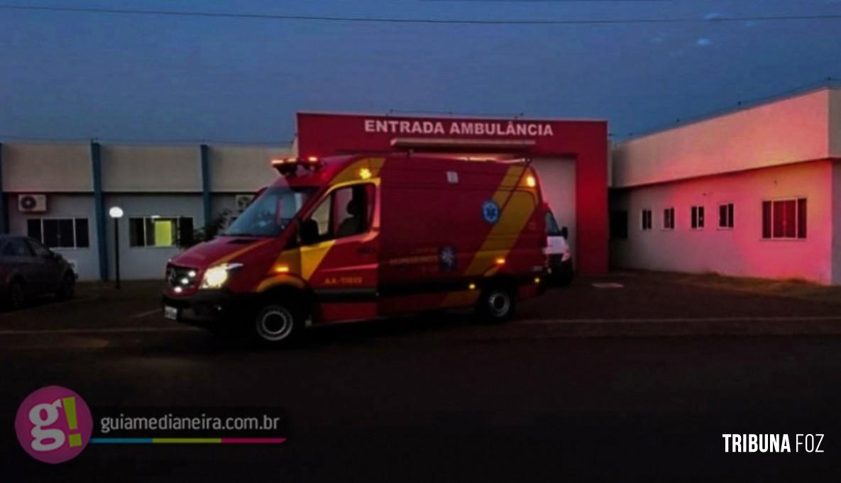 Mulher é socorrida pelo SIATE após ser esfaqueada no centro da cidade de Medianeira