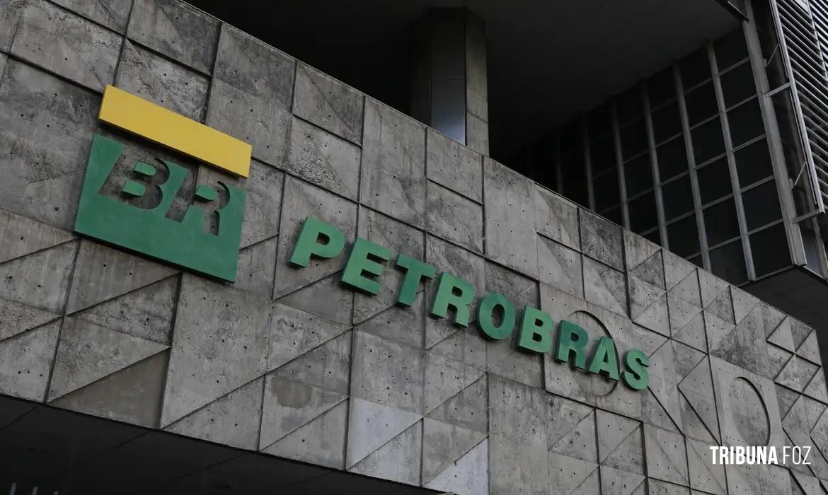 Petrobras abre investigação administrativa de venda de refinaria